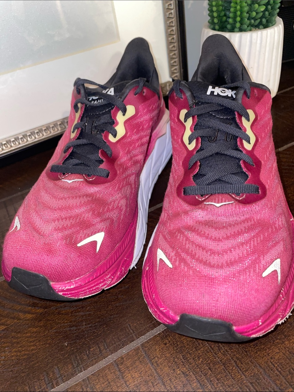 Hoka Arahi 6 Pink Athletic Running Shoes Sneakers Size 8B Festival Fuchsia - Picture 12 of 16